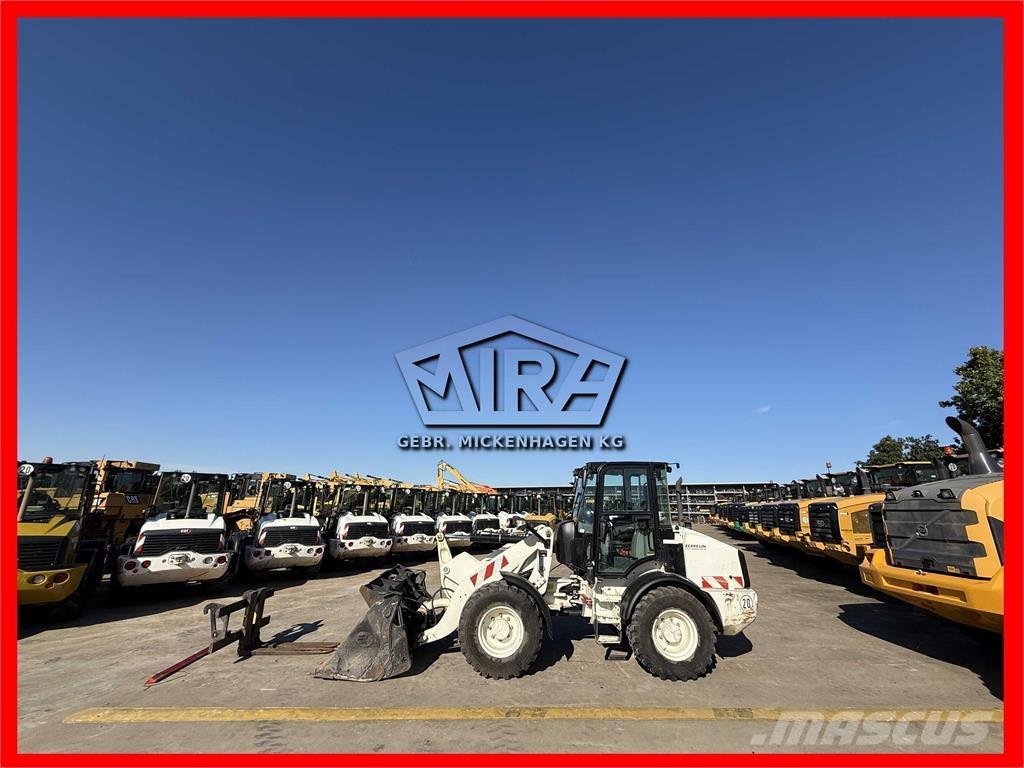 CAT 908M Incarcator pe pneuri