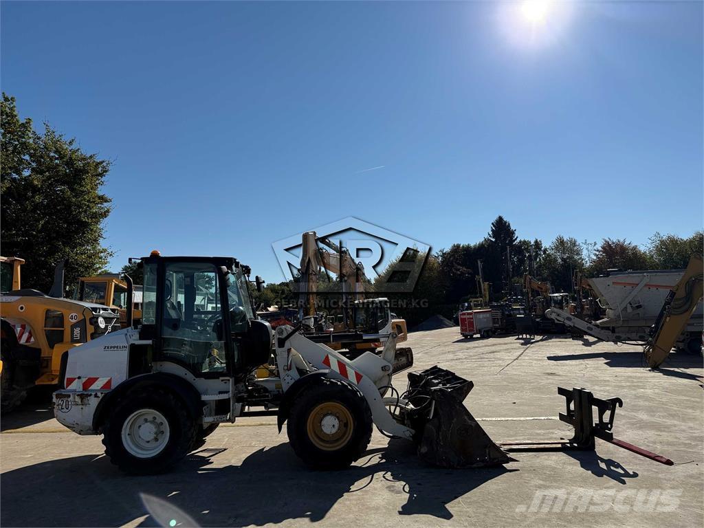 CAT 908M Incarcator pe pneuri