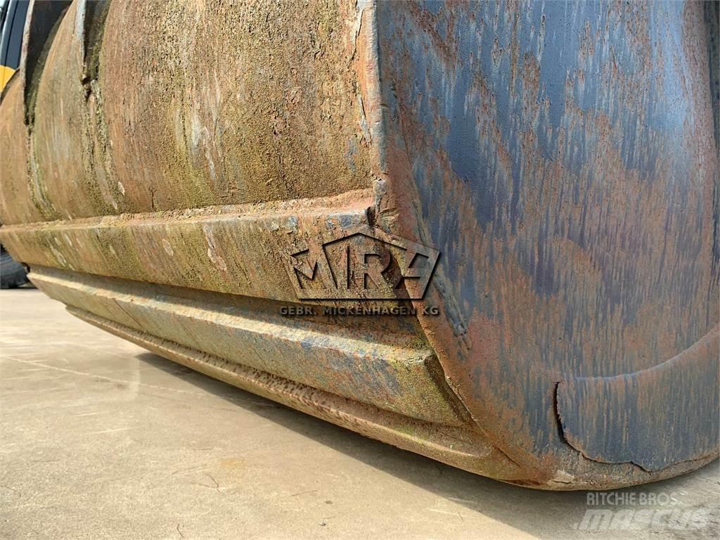 Komatsu 1800 mm Excavator