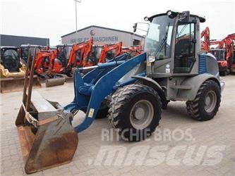 Atlas AR75E Incarcator pe pneuri