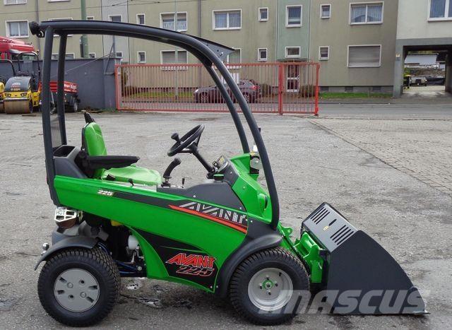 Avant Tecno 225 Incarcator pe pneuri