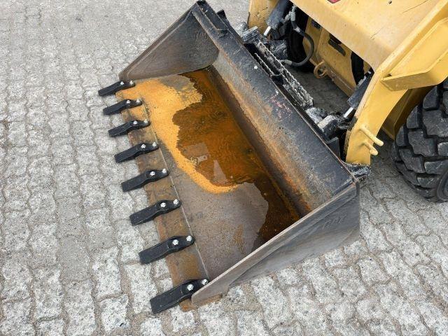CAT 242D3 Utilaje construcții - Altele
