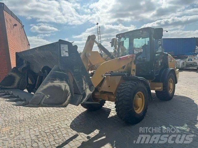CAT 906 Incarcator pe pneuri