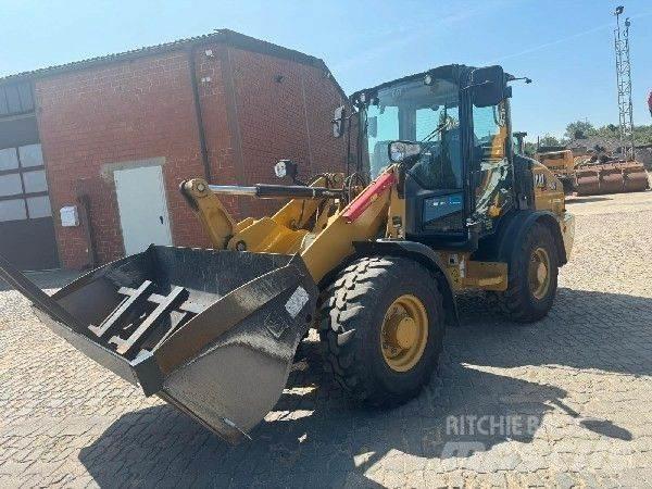 CAT 906 Incarcator pe pneuri