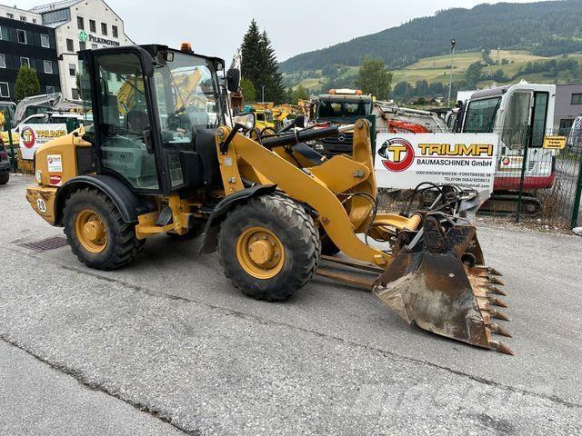 CAT 906H Excavatoare cu roti