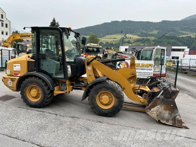 CAT 906H Excavatoare cu roti