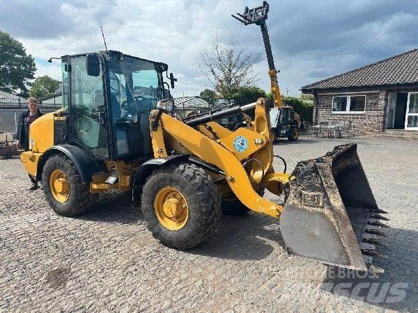 CAT 906M Incarcator pe pneuri