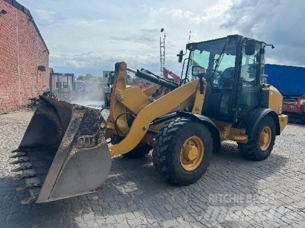 CAT 906M Incarcator pe pneuri