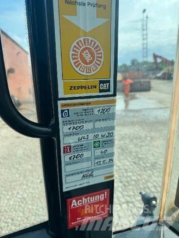 CAT 906M Incarcator pe pneuri