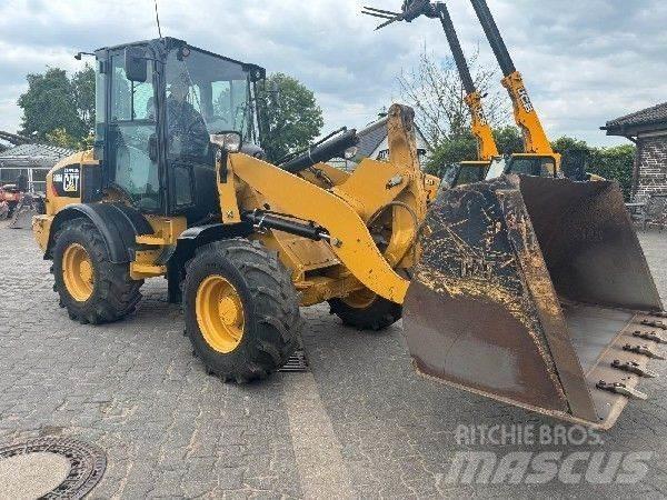 CAT 908 Incarcator pe pneuri