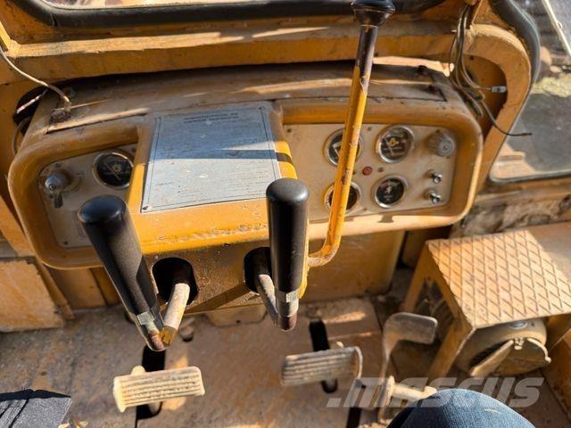 CAT D6C Buldozere pe senile