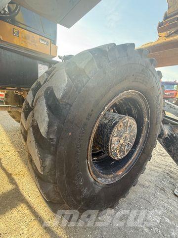 CAT M320 F Excavatoare cu roti