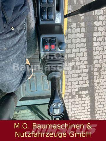 CAT MH 3022 Excavatoare cu roti