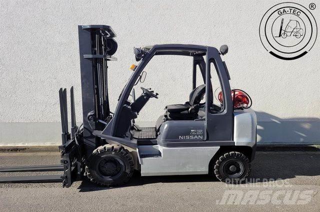 Nissan U1D2A25LQ Stivuitor GPL