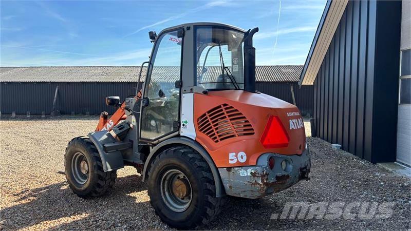 Atlas 50 Incarcator pe pneuri