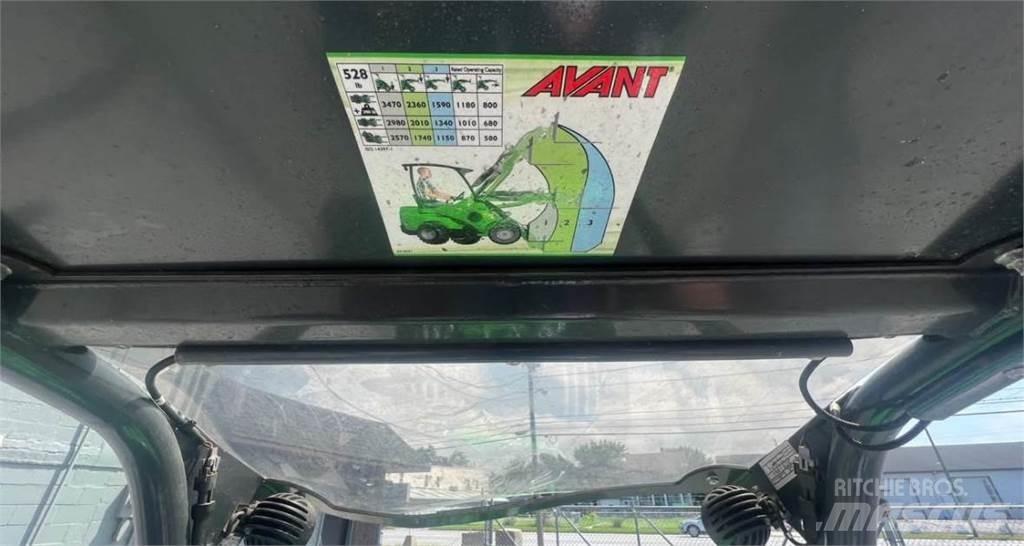 Avant 528 Incarcator pe pneuri