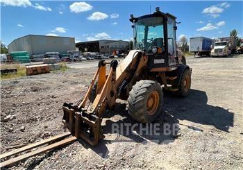 CASE 321E Incarcator pe pneuri
