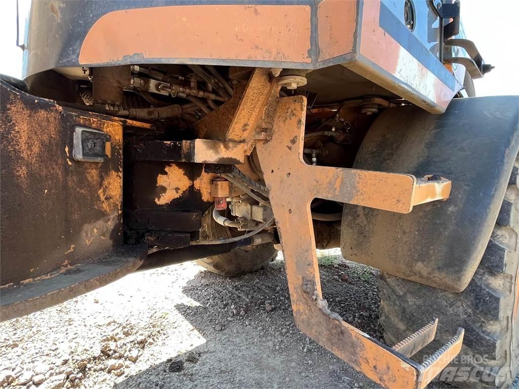 CASE 321E Incarcator pe pneuri