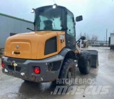 CASE 321F Incarcator pe pneuri
