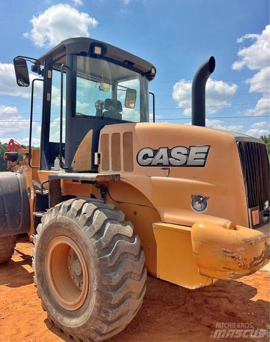 CASE 521F Incarcator pe pneuri