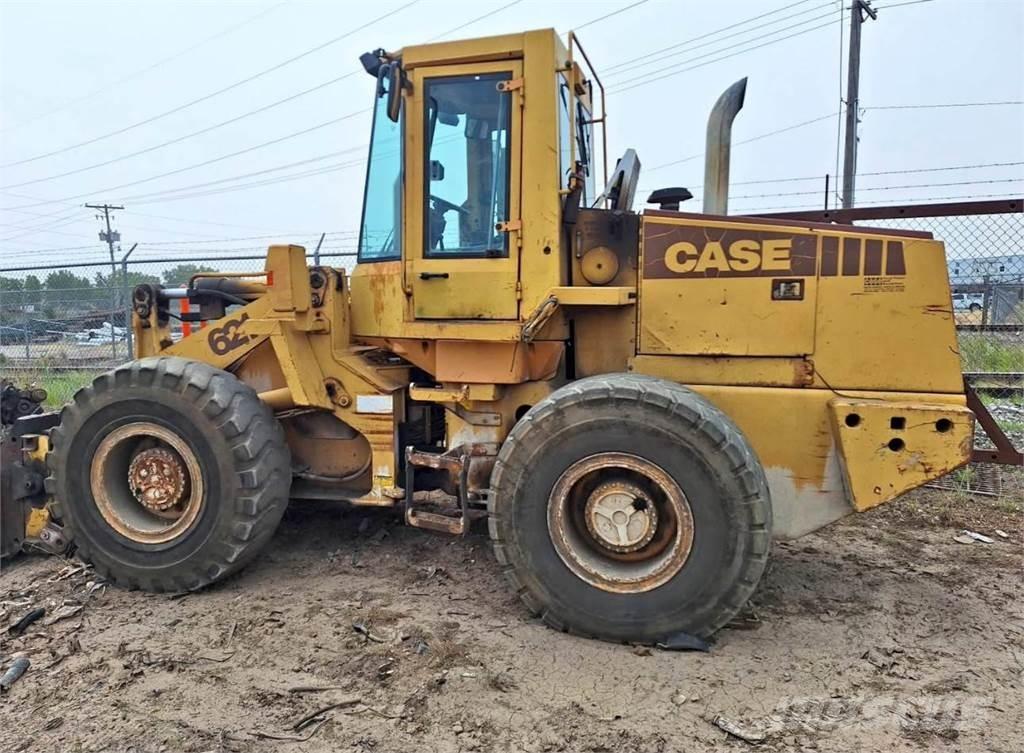 CASE 621 Incarcator pe pneuri