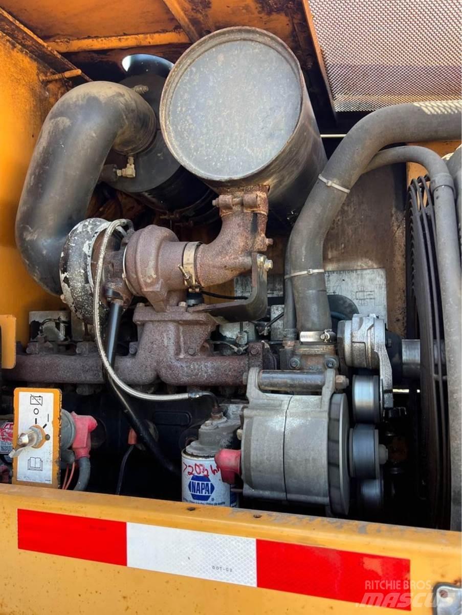 CASE 621C Incarcator pe pneuri