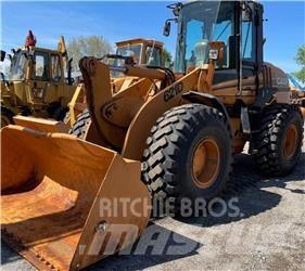CASE 621D Incarcator pe pneuri