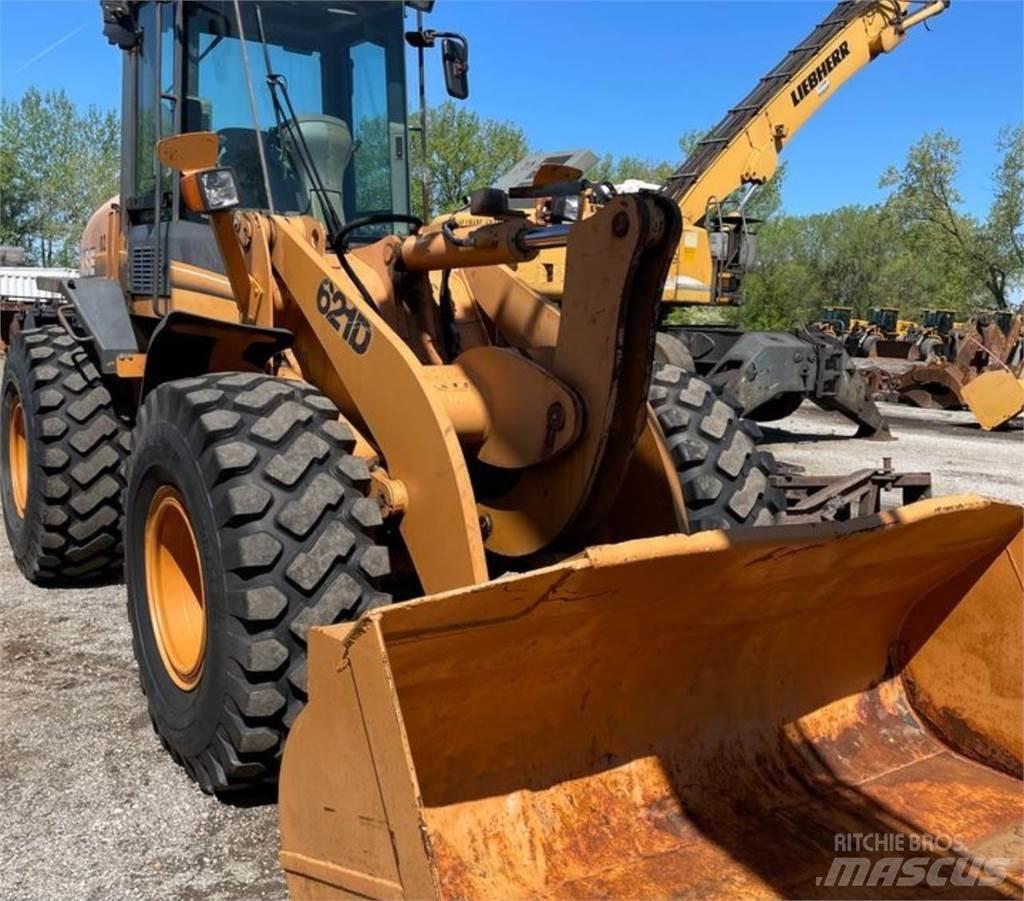 CASE 621D Incarcator pe pneuri