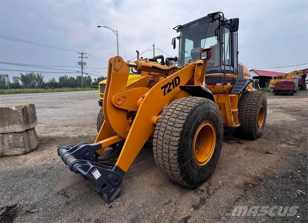 CASE 721 D Incarcator pe pneuri