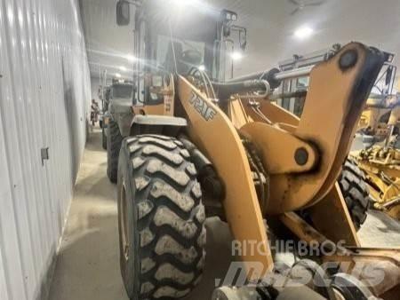 CASE 721F Incarcator pe pneuri