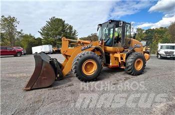 CASE 821F Incarcator pe pneuri