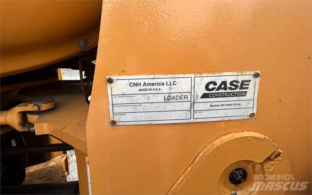 CASE 821F Incarcator pe pneuri