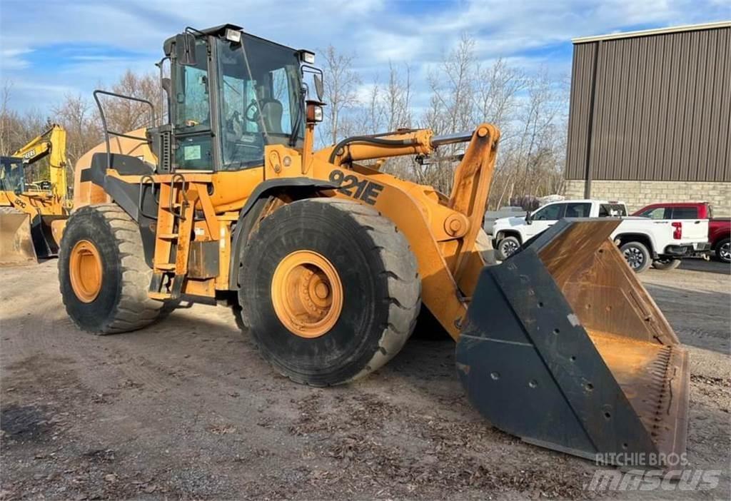 CASE 921E Incarcator pe pneuri