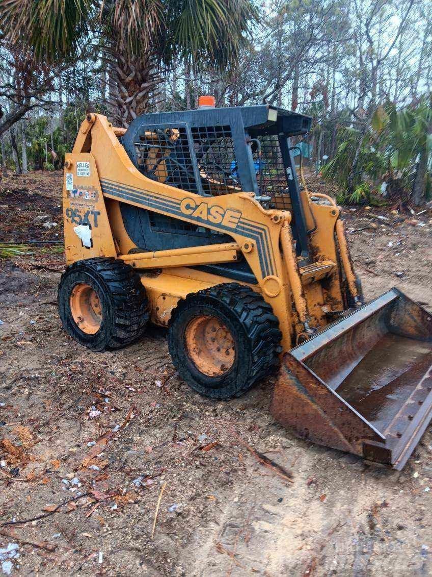 CASE 95XT Mini incarcator