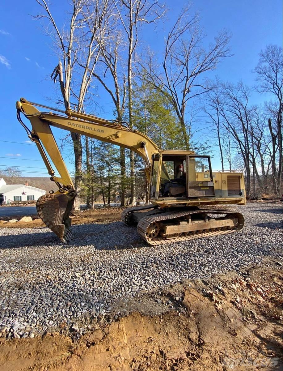 CAT 225 Excavatoare pe șenile

