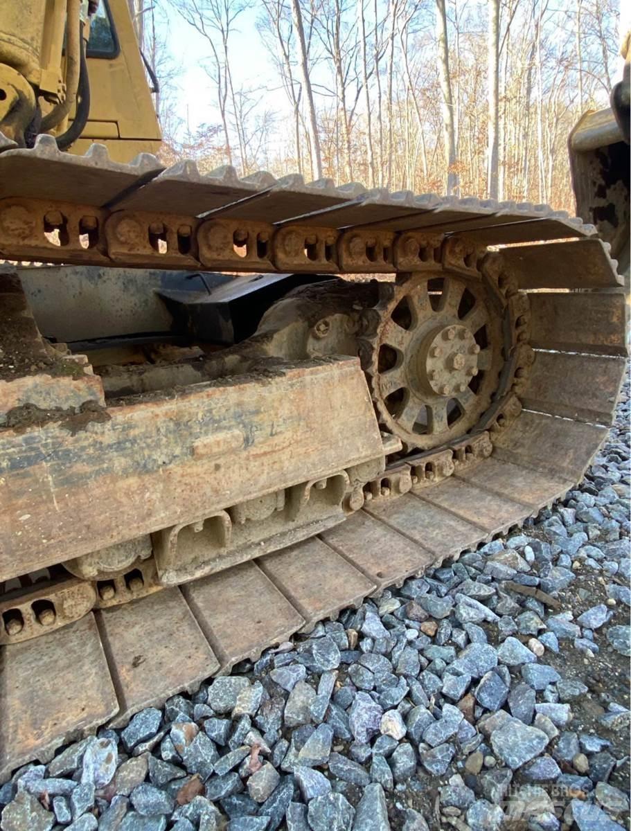 CAT 225 Excavatoare pe șenile

