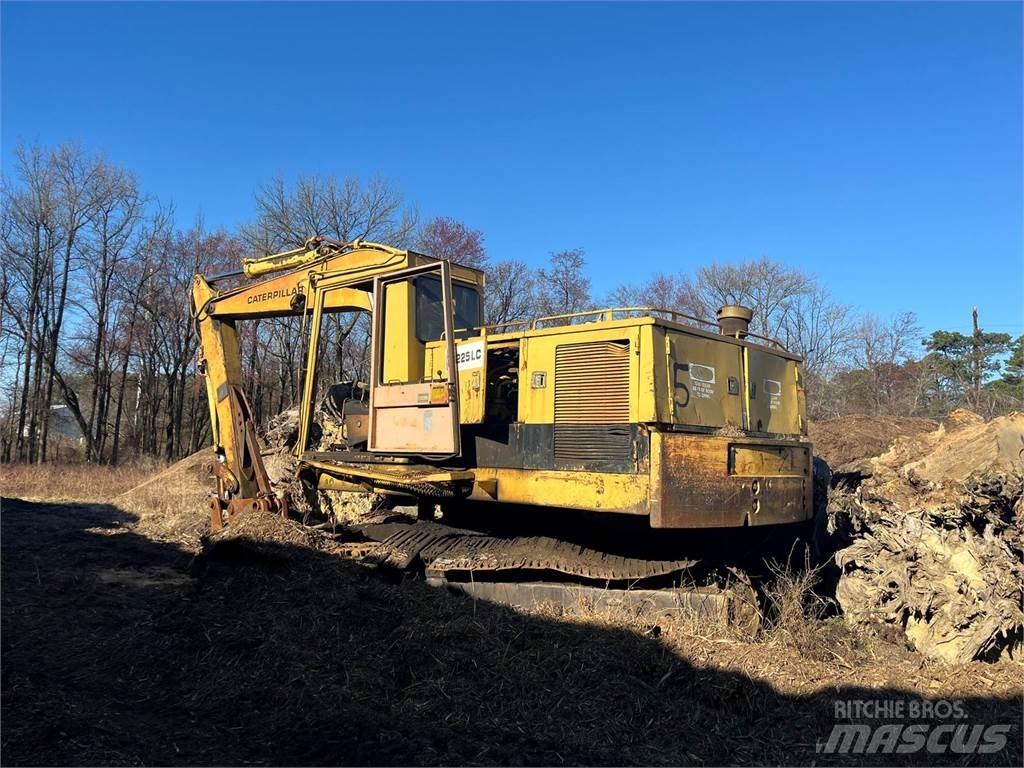 CAT 225 LC Excavatoare pe șenile
