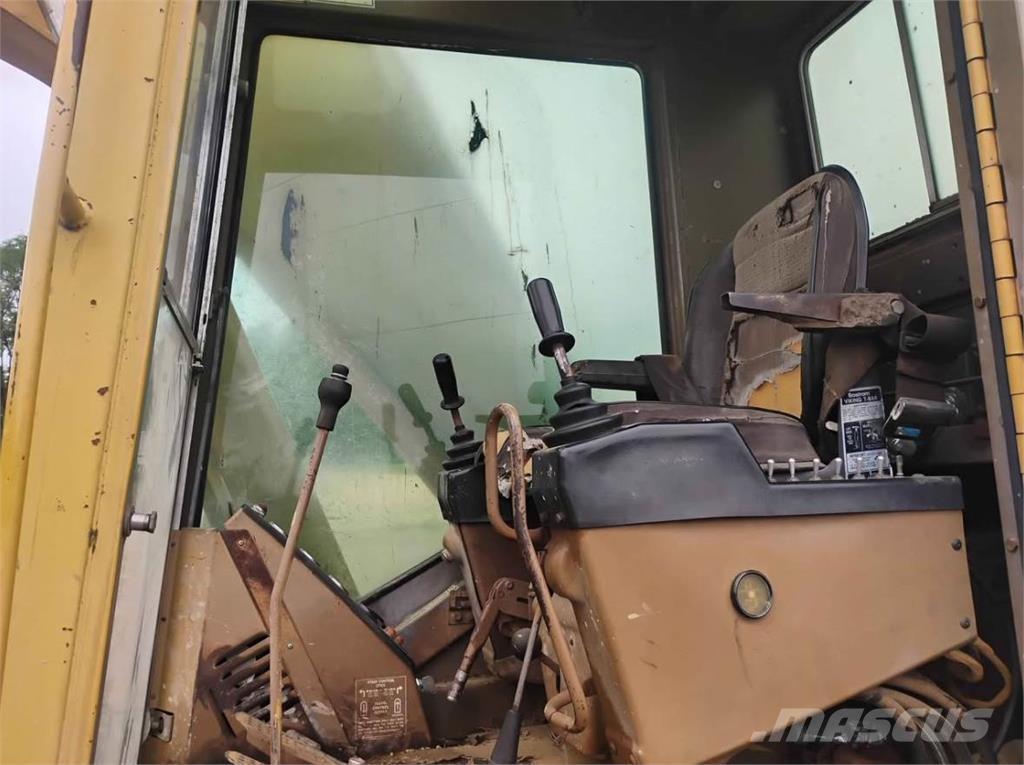 CAT 225 LC Excavatoare pe șenile
