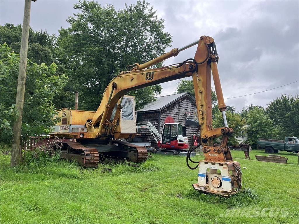 CAT 225 LC Excavatoare pe șenile
