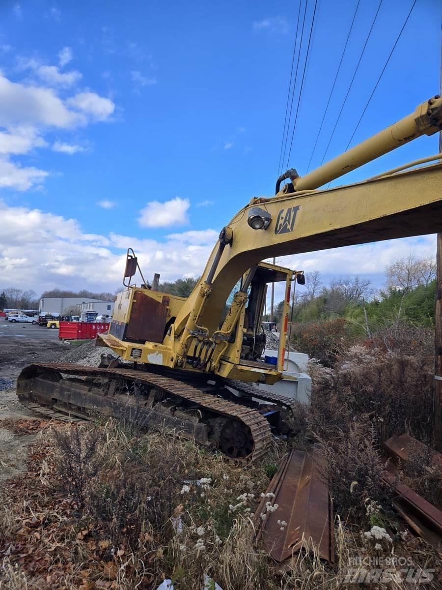 CAT 225D Excavatoare pe șenile
