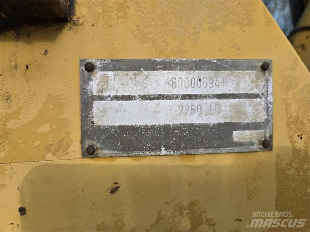 CAT 225D Excavatoare pe șenile
