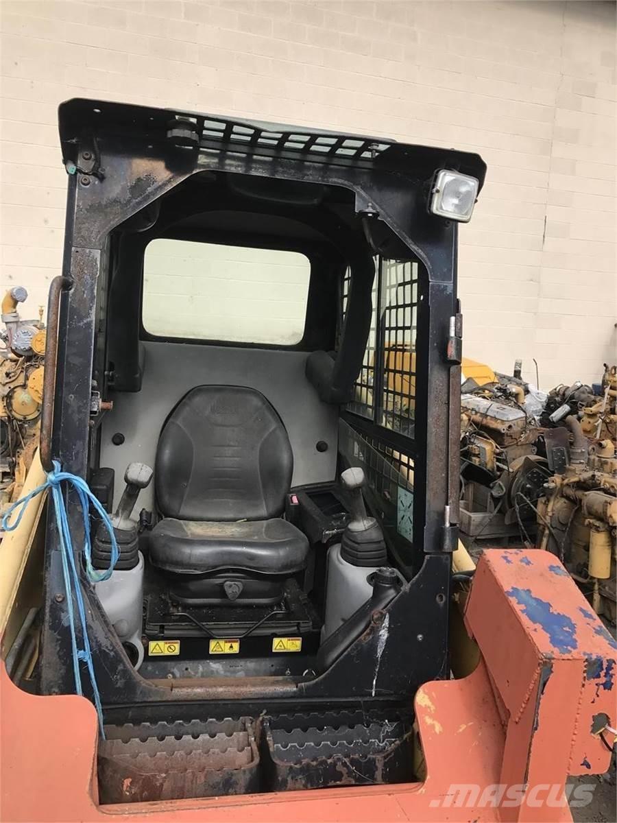 CAT 226B Mini incarcator
