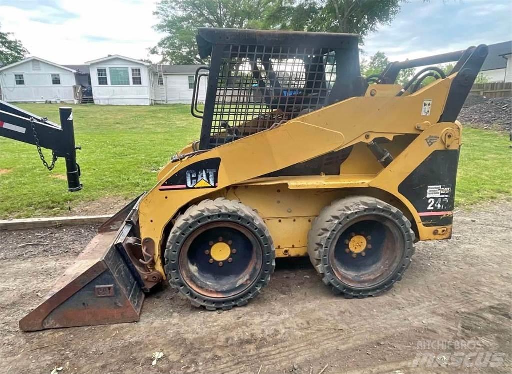 CAT 242 Mini incarcator