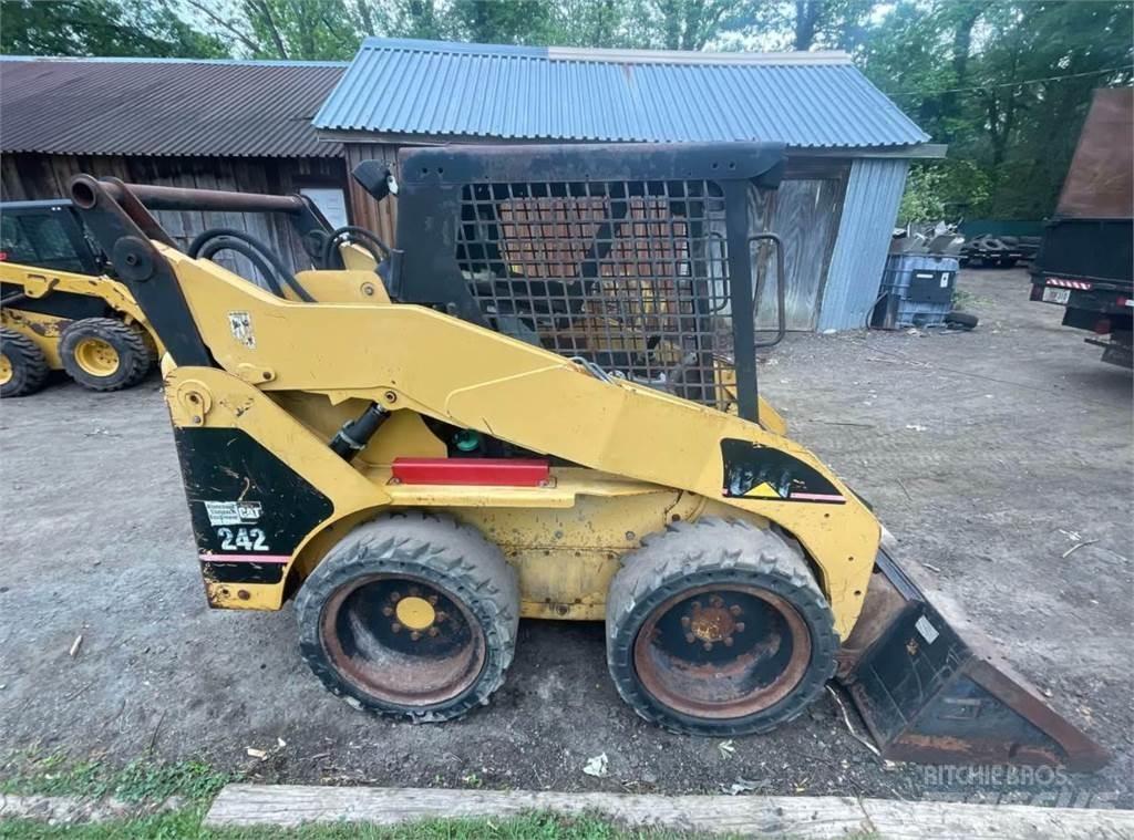 CAT 242 Mini incarcator