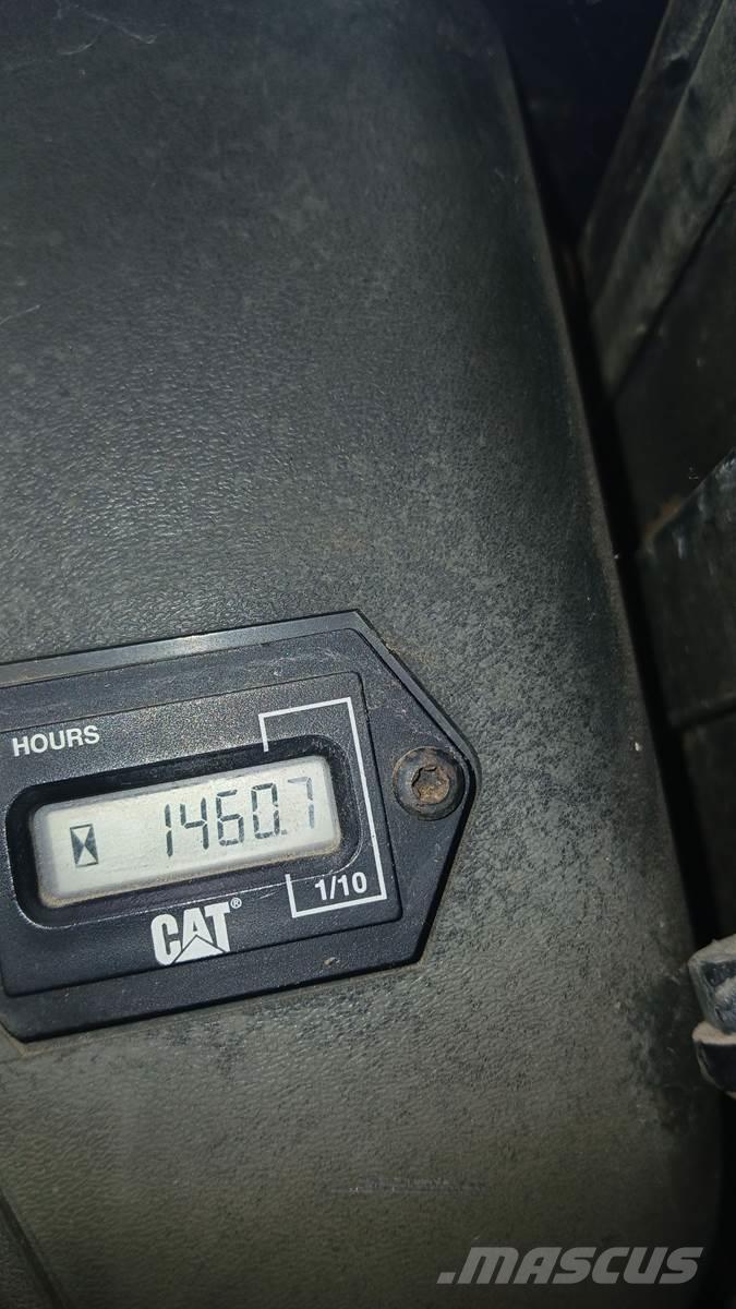 CAT 242 Mini incarcator