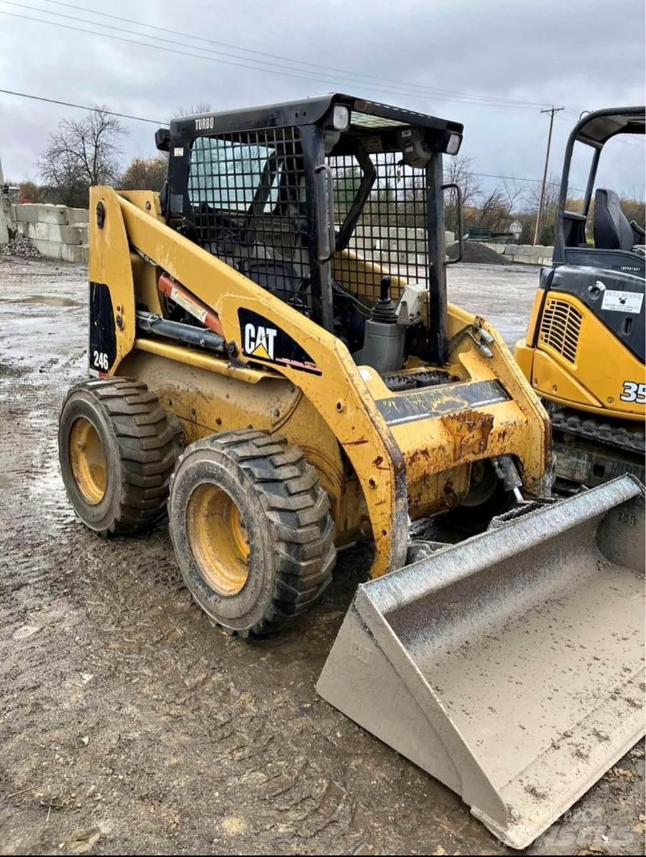 CAT 246 Mini incarcator