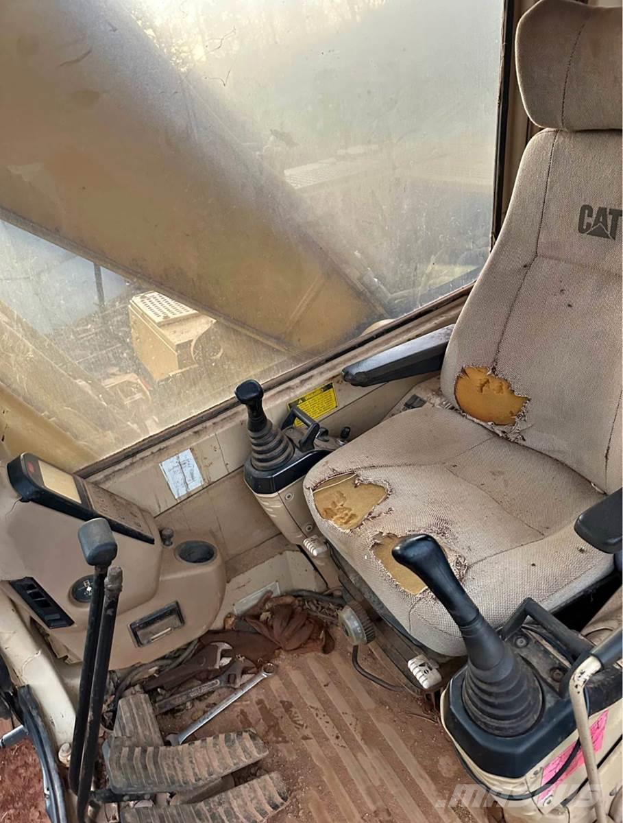 CAT 320BL Excavatoare pe șenile
