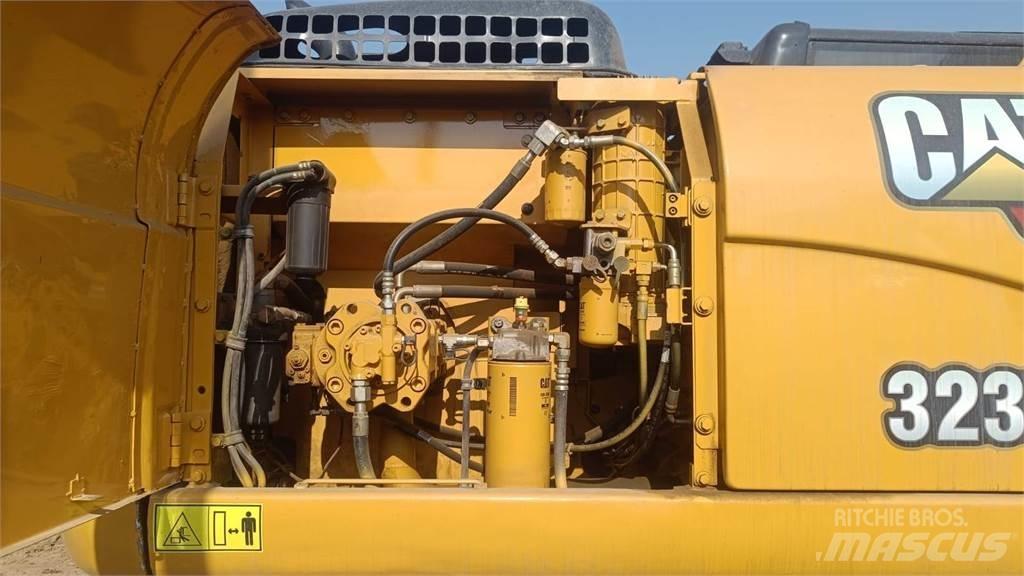 CAT 323D3 Excavatoare pe șenile

