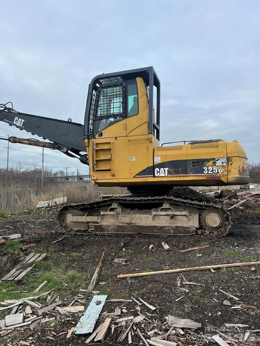 CAT 325C Incarcatoare forestiere