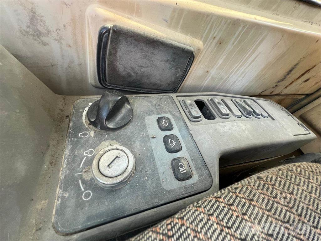 CAT 330BL Excavatoare pe șenile
